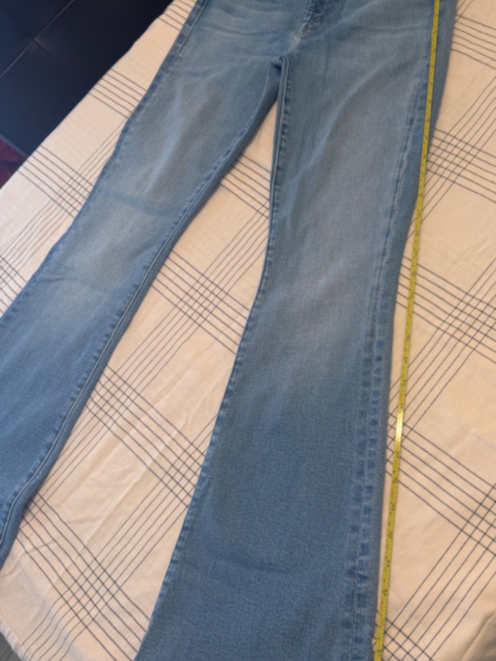 MOTHER The Weekender Jeans I Size 26 I Light Wash Flare - Picture 6 of 7